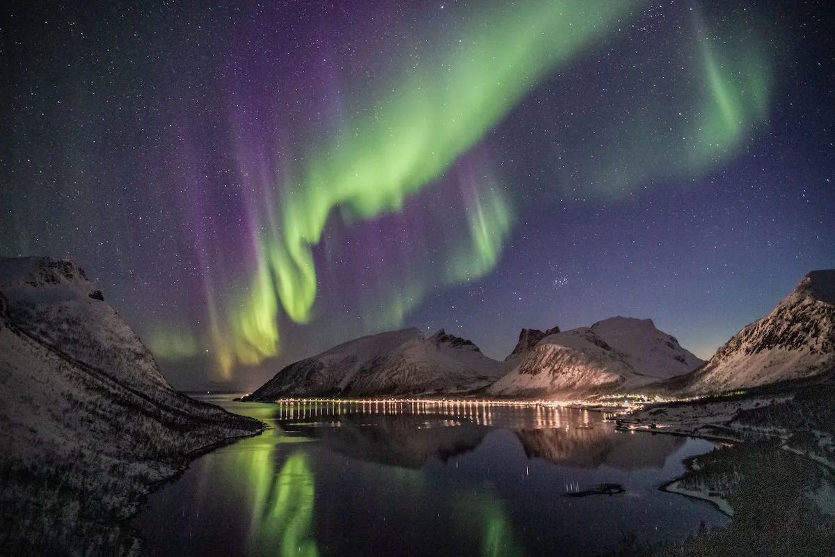 Read more about the article Dancing With The Auroras