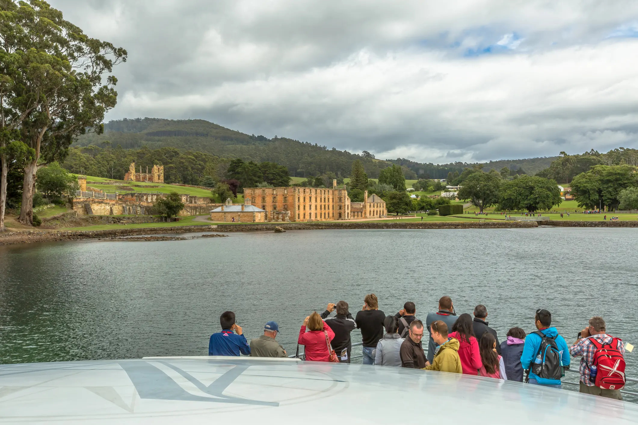 Read more about the article Away To Tasmania