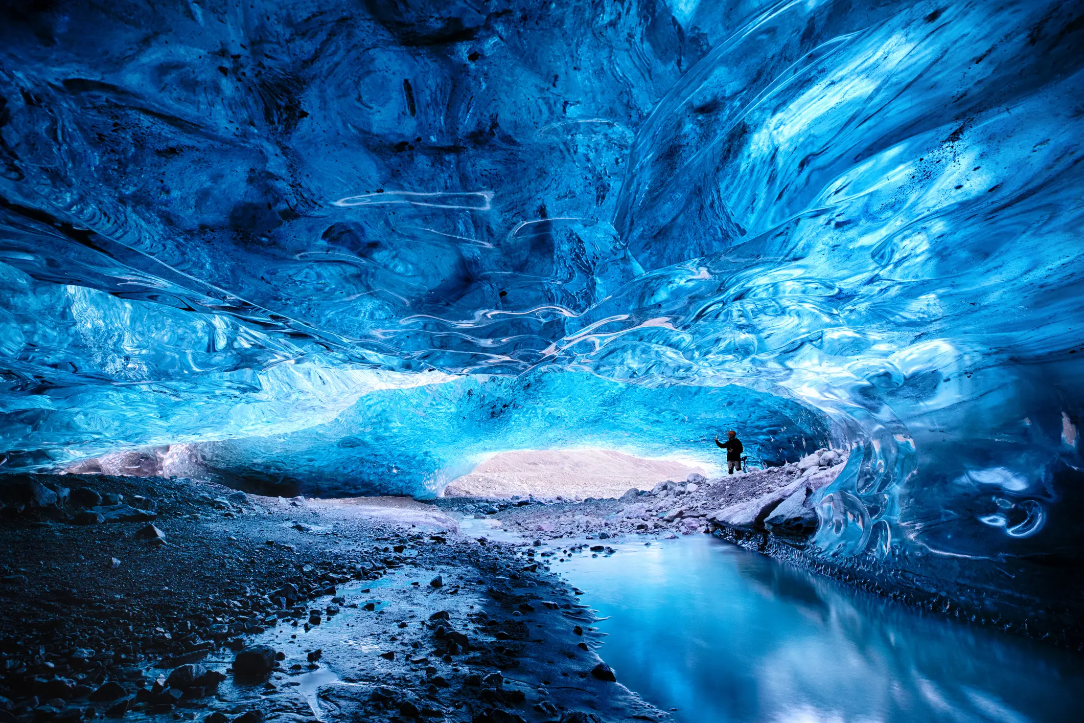 Read more about the article Glacier Adventure & Ice Cave Celebration