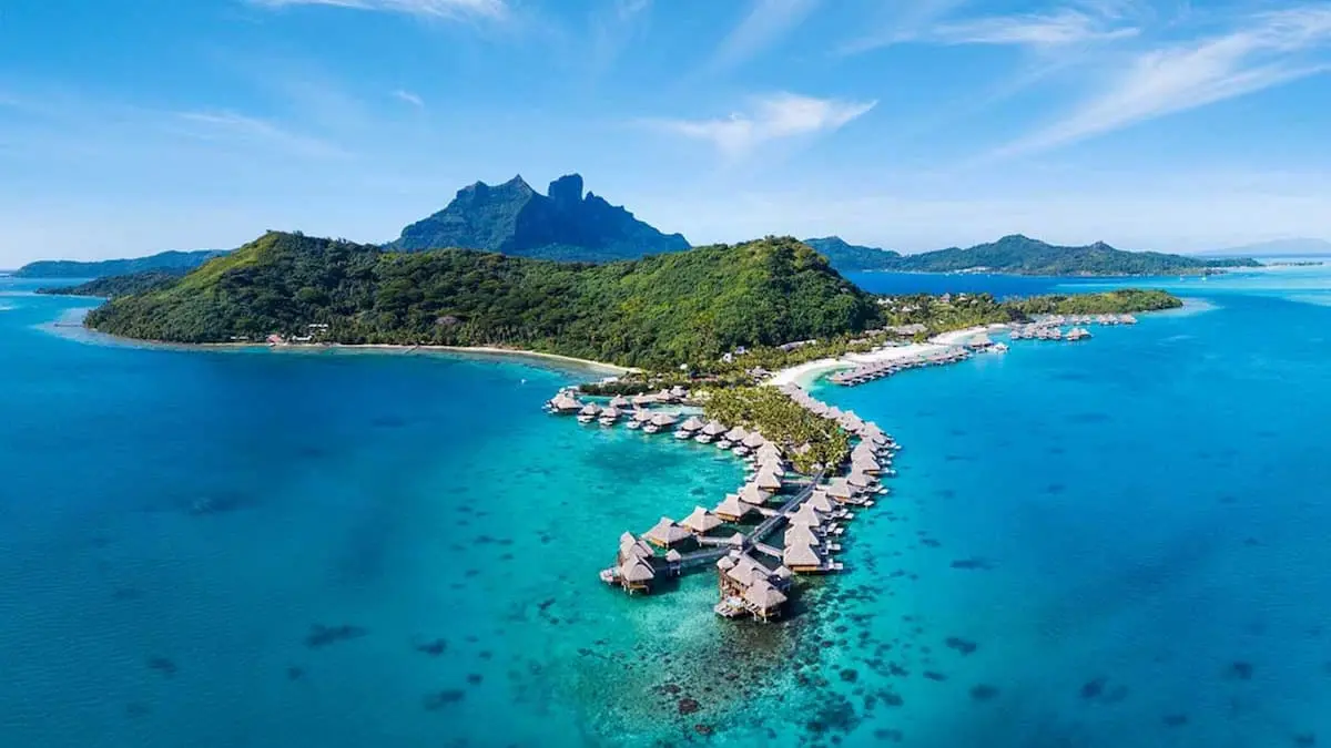 Read more about the article Bora Bora for Couples: Why This Island Is One of the World’s Most Loved Romantic Destinations
